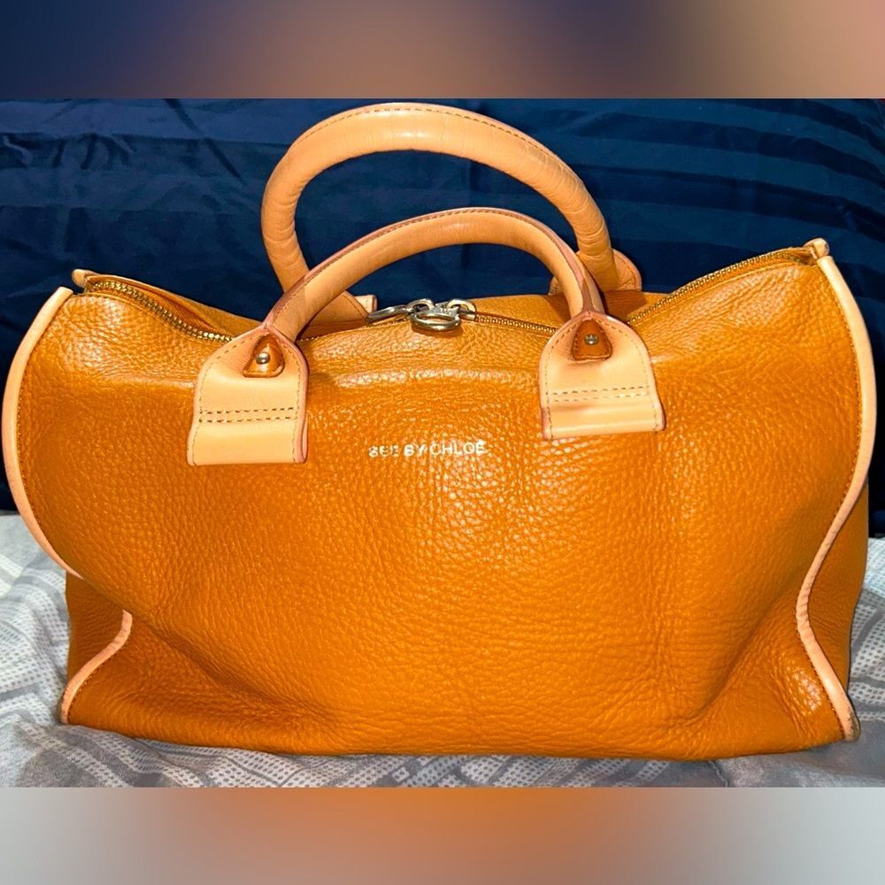 Chloe’ SEE : tan & beige leather handbag w crossbody strap. EUC.